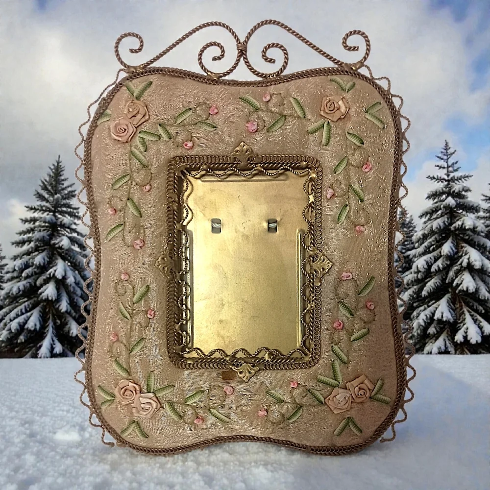 Vtg Victorian Embroidered Flower Picture Frame Photo Gold Lame'‎ Metal Mesh FLAW